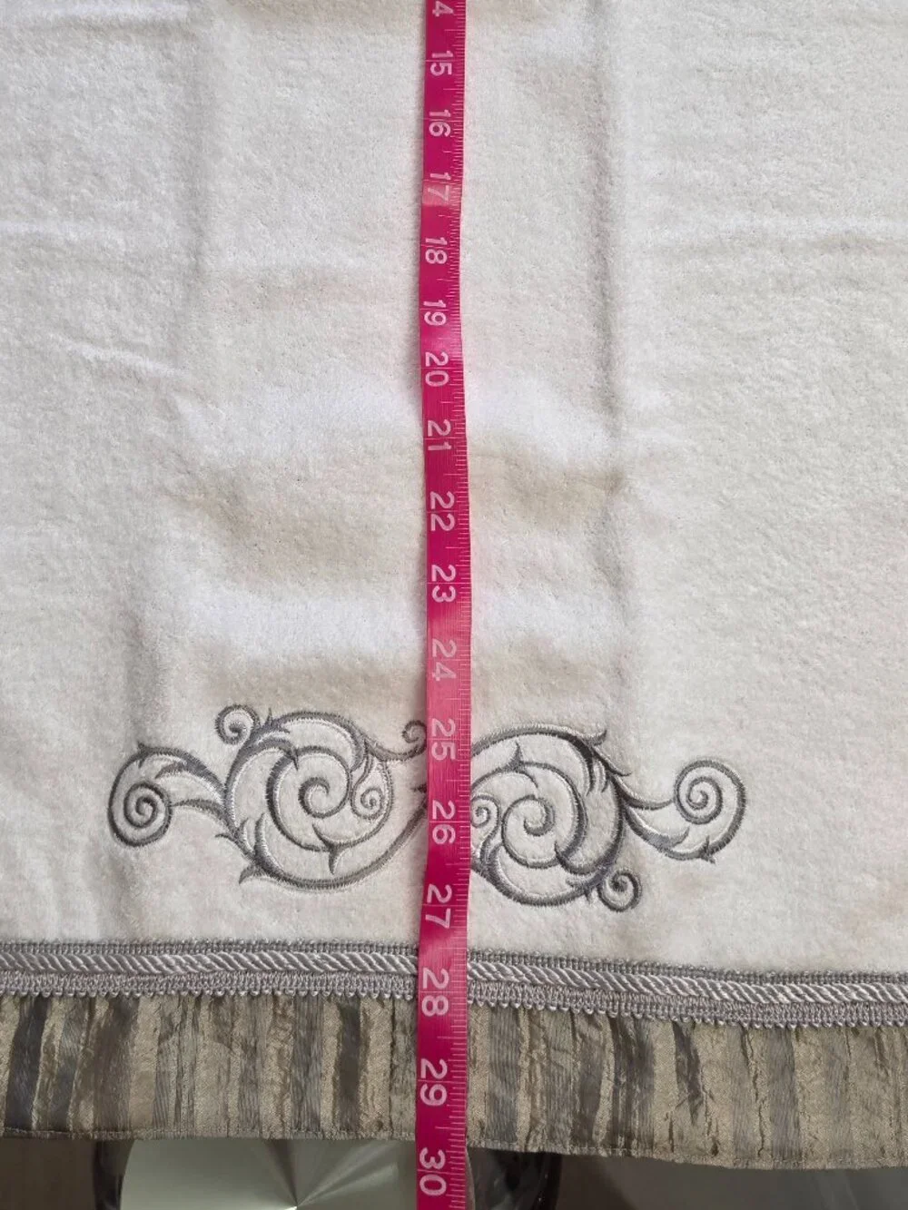 Avanti white 100% cotton embrodered embellished hand towels (4)